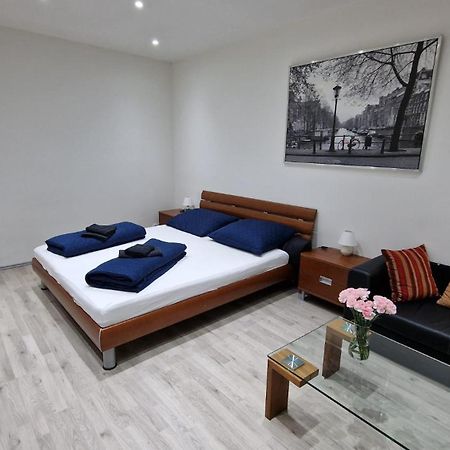Apartment Flora - Late Check-Out At Noon 12 O Clock For Free Bratislava Luaran gambar